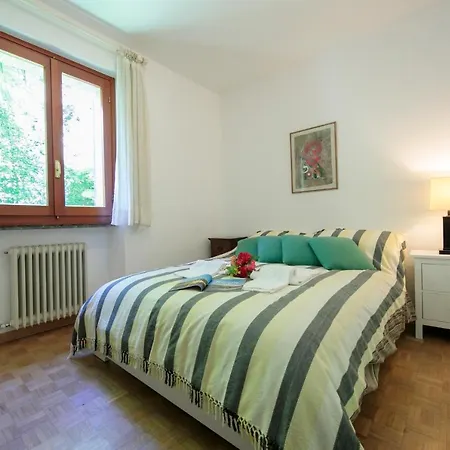 Sleeps 8 *