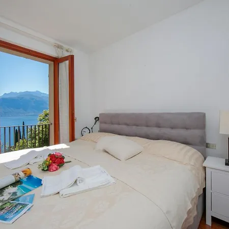Sleeps 8 *